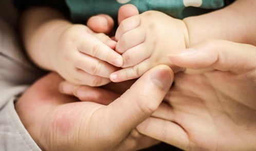 baby-hands_custom-707ee0c194f832d8c56370f7fe40aeb7aaac4e44-s800-c85